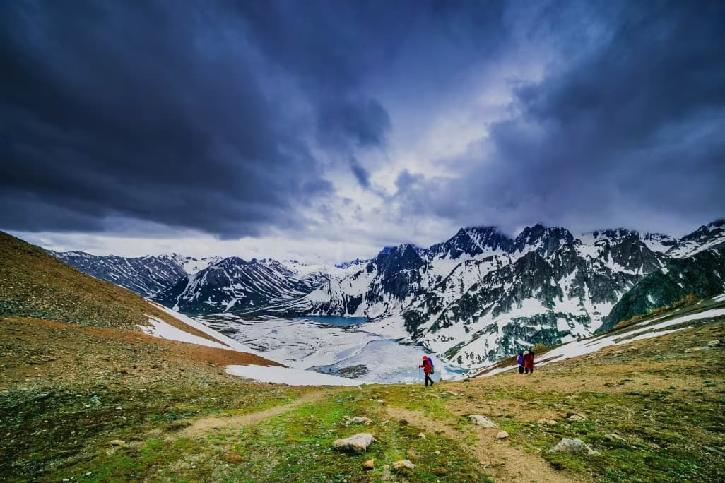 Wandern im Shyam-Tal