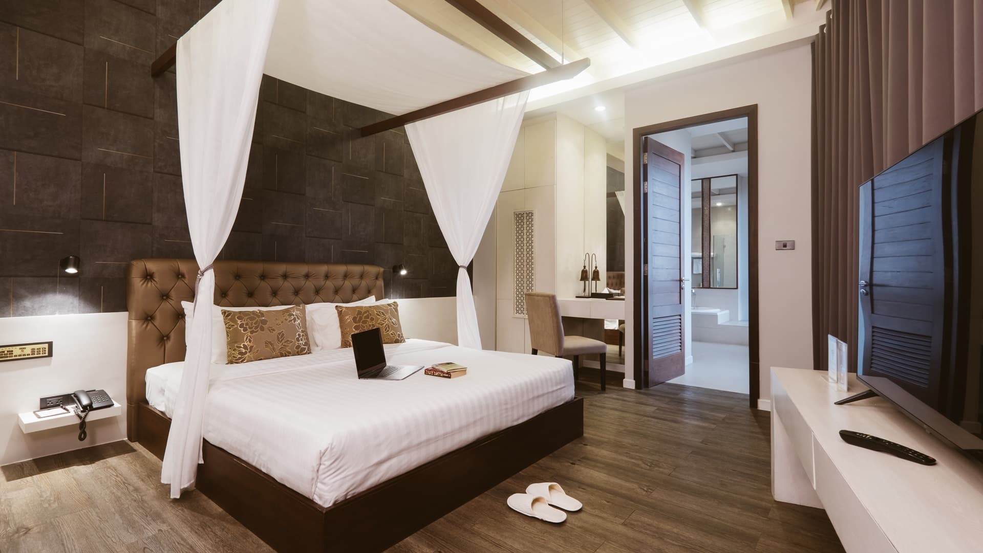 Premier Room (King Bed)