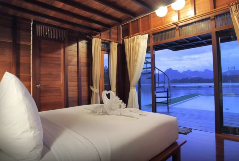 Honeymoon Suite