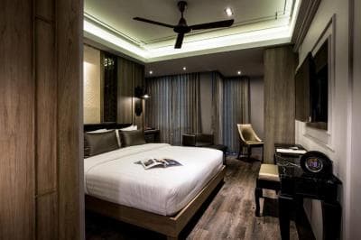 Deluxe Room (King Bed)
