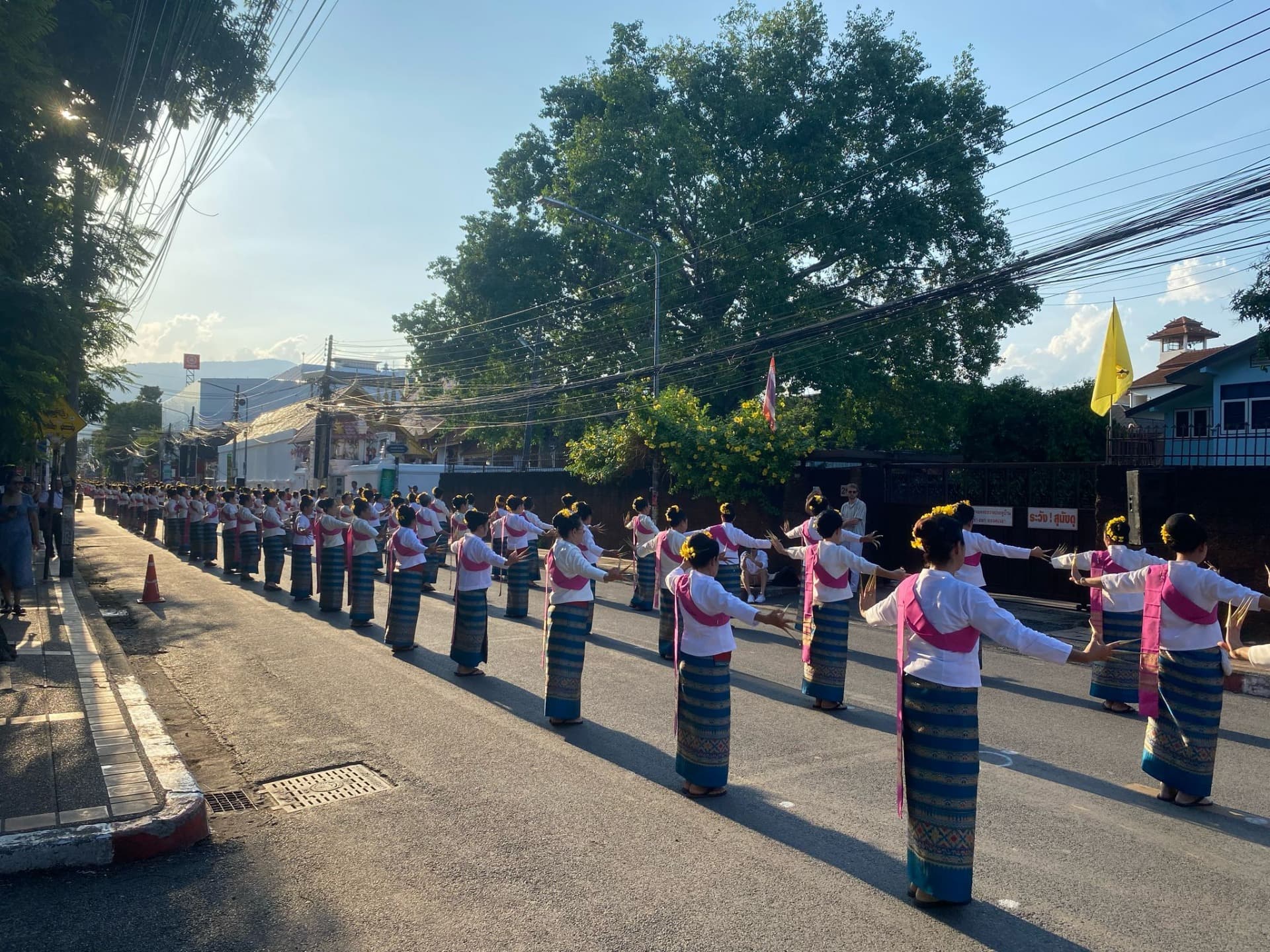 Über 7000 traditionelle Tänzer zum 729. Jahrestag von Chiang Mai: Ein im Guinness-Buch eingetragener Rekord
