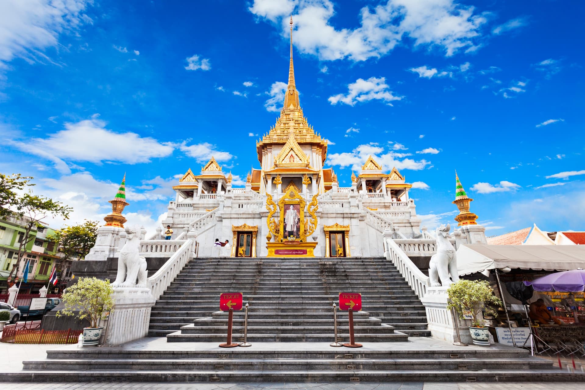 wat traimit shutterstock 312588548