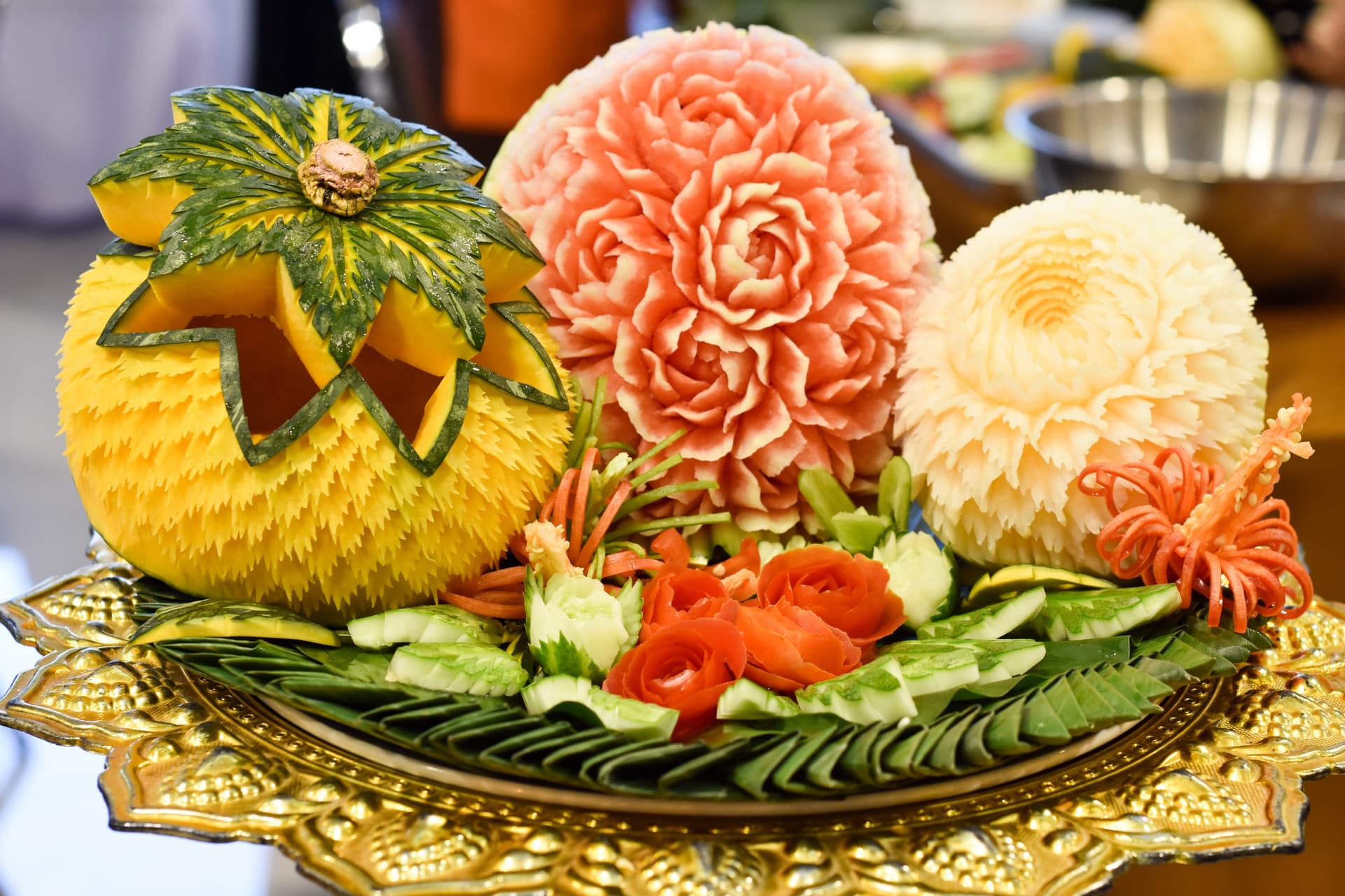 Das Kae-Sa-Luk, die traditionelle Kunst des Fruchtskulpturens