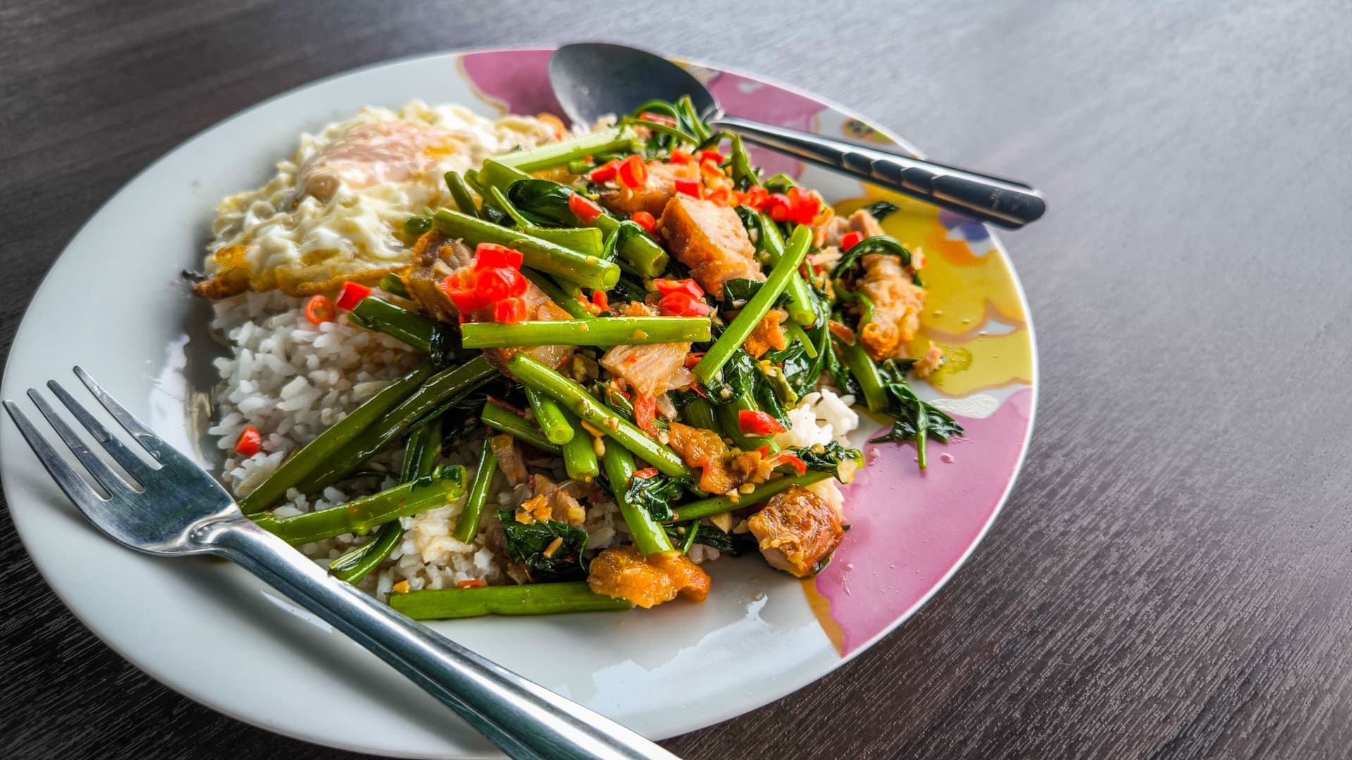 Morning Glory: Das authentische Thai-Rezept für Wasserspinat mit Knoblauch