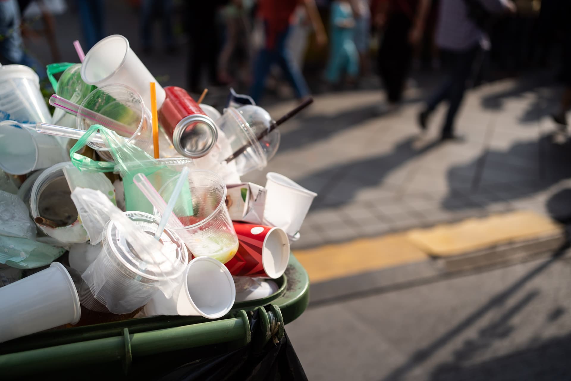 In Thailand, the war against plastic begins...