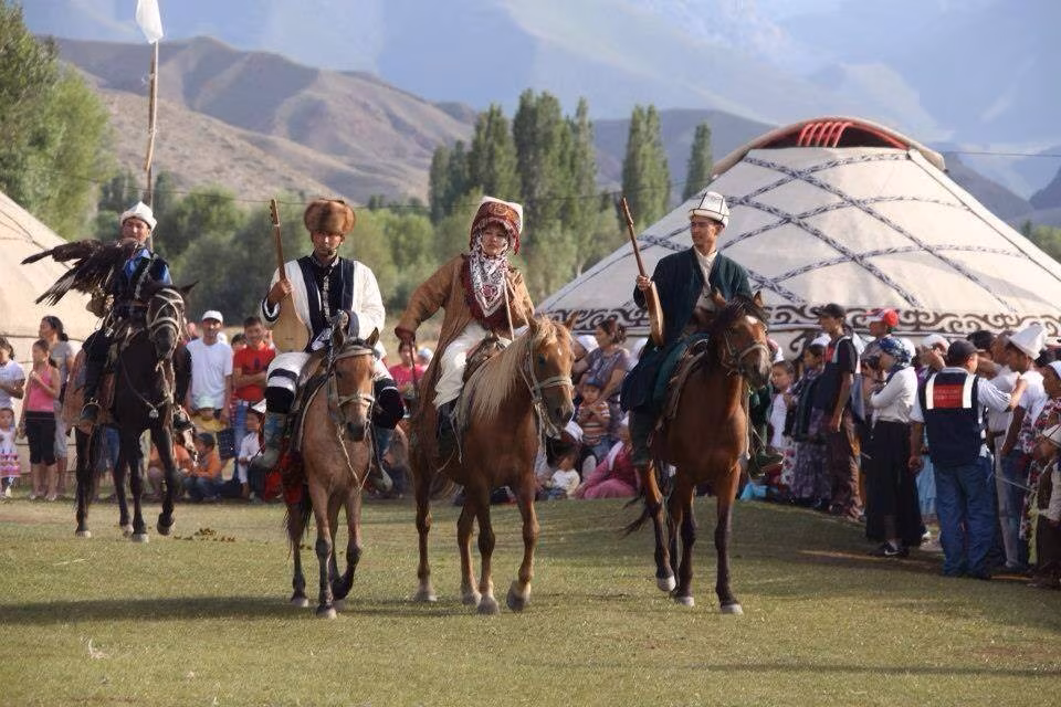 Nowrouz, das Neujahr der Kirgisen: zwischen Tradition und Kultur