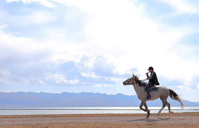 Randonnée à cheval vers le lac Son-Kul