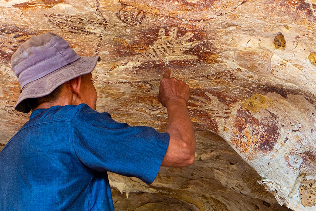Borneo: das Gedächtnis der Höhlen