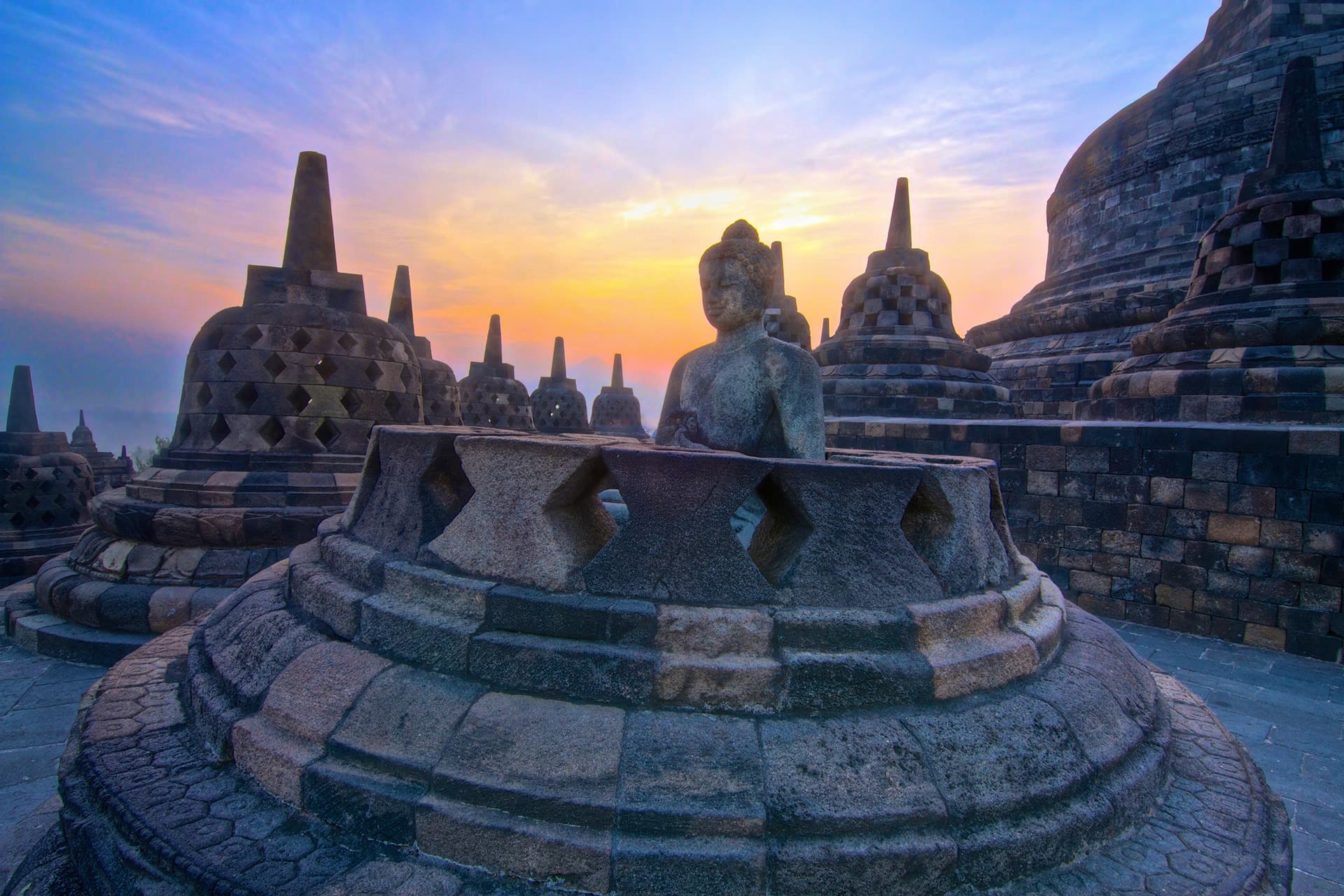 Yogyakarta Intim: Borobudur: Spaziergang ins Herz des Buddhismus