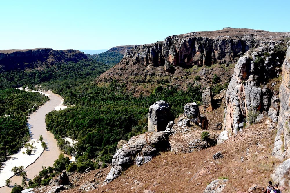 La Manambolo, les Tsingy de Bemaraha et le Massif du Makay