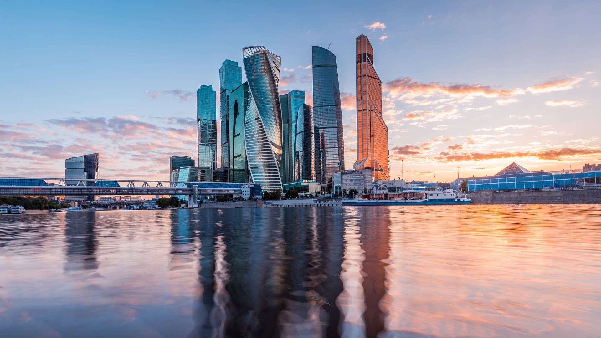Das russische Duo: Moskau und Sankt-Petersburg